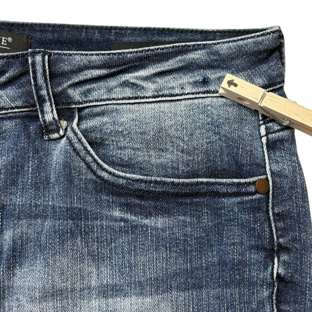 Judy Blue High Rise Raw Hem Relaxed Fit Jeans 11/30 Distressed Crop 88191 *Read - Picture 5 of 15